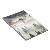 Dawn Ground Fog deckt Bergwald ab Notizblock (Rechte Seite)