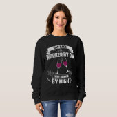 Day Care Worker By Day Wine Drinker By Night Sweatshirt (Vorne ganz)