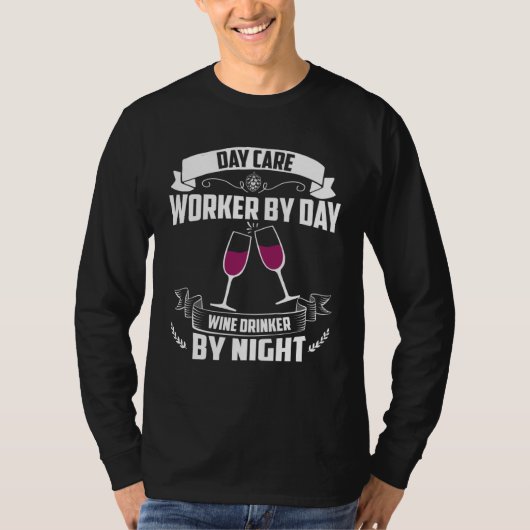 Day Care Worker By Day Wine Drinker By Night T-Shirt (Vorderseite)
