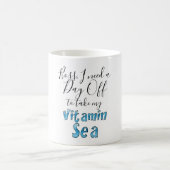 Day of Vitamin Sea Funny Boss Quote Typografie Kaffeetasse (Mittel)