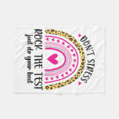 Day Rock the Test Teacher Testing Day Rainbow Teac Fleecedecke (Vorderseite (Horizontal))