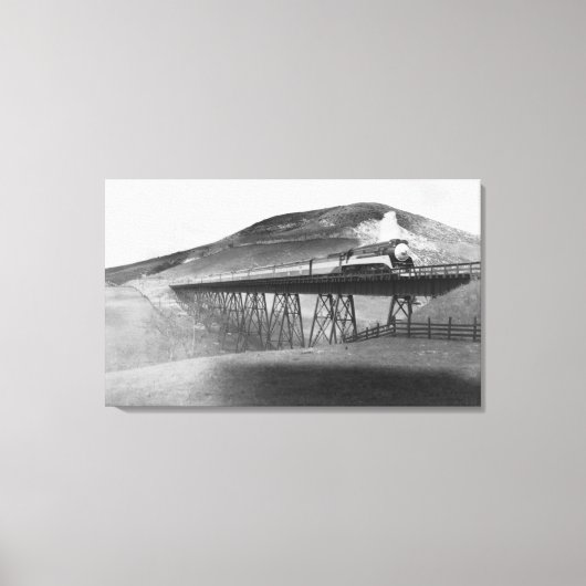 Daylight Limited Bahn über Tressel Leinwanddruck (Vorderseite)