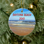 Daytona- Beachverzierung Keramikornament<br><div class="desc">Fotografie des Strandes bei Daytona Beach,  Florida. Kundengerechter Text liest,  "Daytona Beach 2013" auf der Front und "den besten Ferien überhaupt."</div>