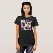 Dazed And Engaged Retro Bachelorette Party Bride B T-Shirt (Vorne ganz)