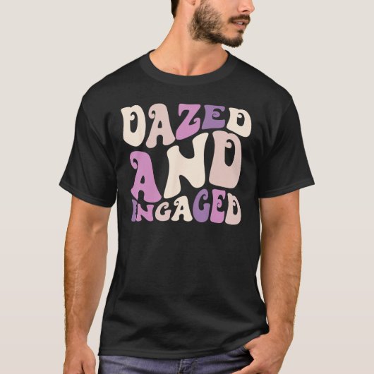 Dazed And Engaged Retro Bachelorette Party Bride B T-Shirt (Vorderseite)