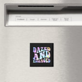 Dazed and Verlobt Bride zu Groovy Gefärbte Krawatt Magnet (In Situ (Geschirrspüler))