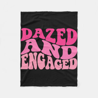 Dazed and Verlobt Bridge to be Groovy Retro Bachel Fleecedecke