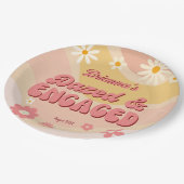 Dazed and verlobt groovy Retro daisy bachelorette Pappteller (Schrägansicht)