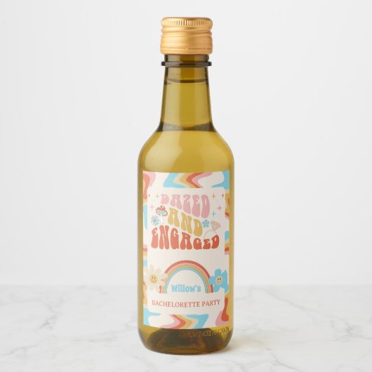 Dazed and Verlobt Junggeselinnen-Abschied Gefallen Weinetikett (Vorderseite)