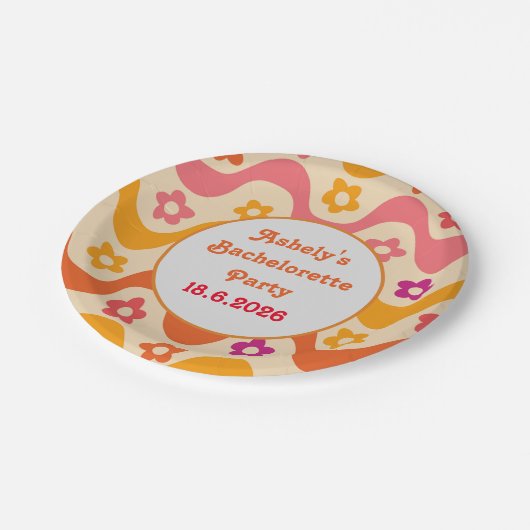 Dazed and Verlobt Retro 70er Junggeselinnen-Abschi Pappteller (Schrägansicht)