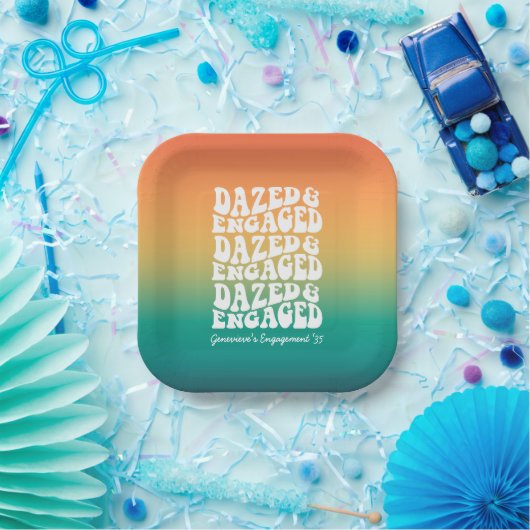 Dazed und Verlobt | Retro Typografie Pappteller (Party)