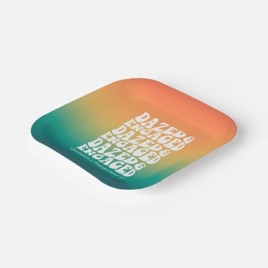 Dazed und Verlobt | Retro Typografie Pappteller (Gewinkelt)