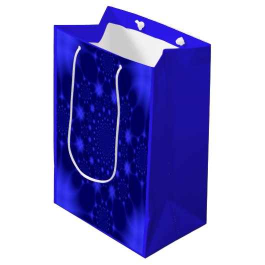 Dazzling Blue Mittlere Geschenktüte (Vorderseite Schrägansicht)