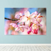 Dazzling Sakura Blume. Beige und blaue Hintergrund Leinwanddruck (Insitu (Holzboden))