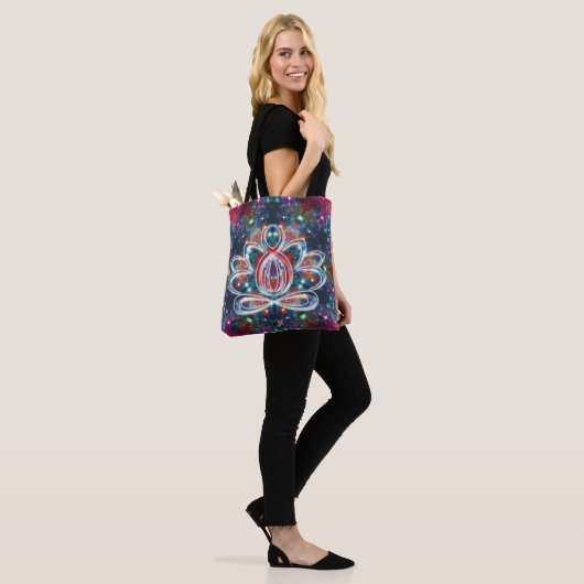 Dazzling Zen Lotus Tasche (Am Model)