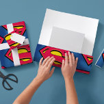 DC Comics | Superman | Classic Logo Geschenkpapier<br><div class="desc">The Superman logo in all its glory. A comic book icon, the emblem of the Man of Steel is known across the multi-verse as a beacon of hope! DC Comics presents this colorful superhero themed design with a twist. Featuring a dark palette style, this is the perfect addition as a...</div>