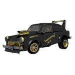 DDR-Trabant Fotoskulptur Magnet<br><div class="desc">Ein humorvolles, computergeneriertes, schwarzes und goldenes Bild eines maßgeschneiderten ostdeutschen Trabant Automobils. Der Spitzname des Sonderfahrzeugs "Trabasaurus rex" erscheint an der Tür. Das Fahrzeug trägt ein Idaho-Nummernschild mit dem Aufdruck "TRABI REX", das von den mythischen Warschauer Pakt Wonder Wheels (Custom Commie Cars) in Sandpoint angepasst wurde. Die Trabant war das...</div>