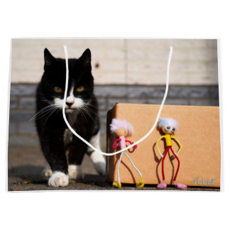 De Fubby's verstoppen zich voor de kat Ping. Große Geschenktüte