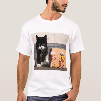 De Fubby's verstoppen zich voor de kat Ping. T-Shirt