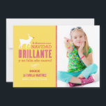 De-La Foto Brillante Deseos de la Navidad Tarjeta Feiertagskarte<br><div class="desc">Tarjeta de la Foto moderna y vibrante de Navidad ofrece una silueta de Rudolph las puntas Rojas y elegante tipografía "le Deseamos una Feliz Navidad y UNO feliz año nuevo", y-EL texto que Se puede personalizar. UNO Modelo de Puntos gráfico de la Diversión aparece en-La parte hinteres de la Tarjeta....</div>