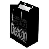 Deacon Extraordinaire CUSTOM Mittlere Geschenktüte (Rückseite Schrägansicht)