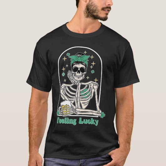 Dead Inside Feeling Lucky Skeleton Shamrocks Patri T-Shirt (Vorderseite)