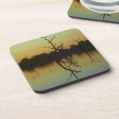 Dead trees reflected in Lily Creek Lagoon, dawn Untersetzer (Linke Seite)