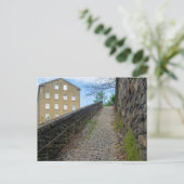 Dean Clough Cobblestone Climb - Brandts Geist Postkarte (Stehend Vorderseite)