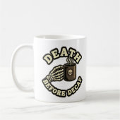 Death Before Decaf | Funny Retro Skull & Coffee Kaffeetasse (Links)