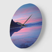 Death Valley National Park. Badwater im Morgengrau Große Wanduhr (Winkel)