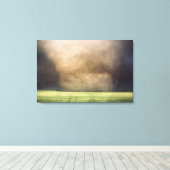 Debris fliegt direkt nach diesem gewalttätigen Tor Leinwanddruck (Insitu (Holzboden))