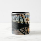 Deception Pass Bridge Mug Zweifarbige Tasse (Mittel)
