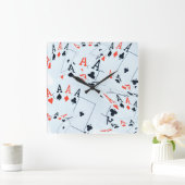 "Deck des Schicksals: Ebenen in einem Poker-Shuffl Quadratische Wanduhr (Zuhause)