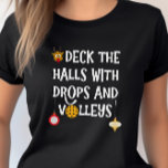 Deck die Hallen fallen Volleys Pickleball Weihnach T-Shirt<br><div class="desc">"Deck the halls with drops and volleys" ... lasst jeden dieses Lied singen,  während ihr zu Weihnachten pickleball spielt,  nur indem ihr diesen lustigen Weihnachtspickleball-T - Shirt trägt!</div>