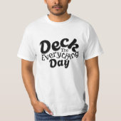 Deck the Everything Day – Funny Holiday Vibes Tee (Vorderseite)