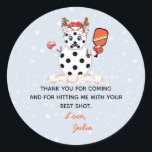 Deck the Halls Christmas Pickleball Tournament Runder Aufkleber<br><div class="desc">Dieses Pickleball Weihnachts-Party-Design ist der ideale Weg,  um Familie und Freunde für ein großes Weihnachts-Pickleball-Turnier zusammenzubringen! Das Design verfügt über ein sportliches und unterhaltsames Maskottchen aus pickleball-Cartoon mit Santa's Hat. Ein tolles Design für eine Geburtstagsfeier,  ein Kinderturnier,  eine Liga oder ein Pickleball-Party! Die Formulierung kann bei Bedarf geändert werden.</div>