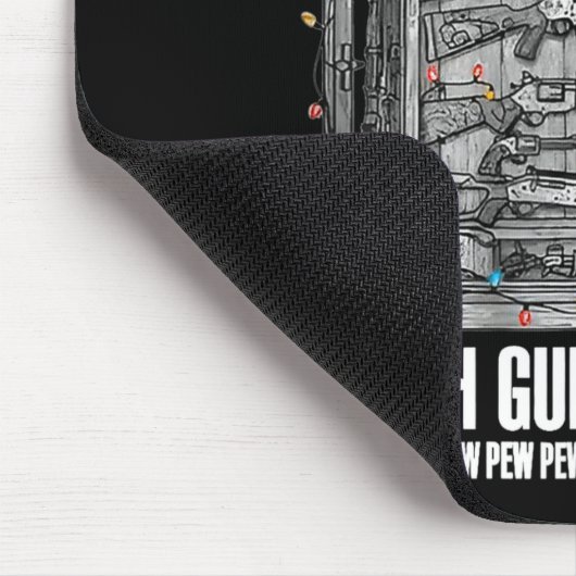 Deck The Halls With Guns & Ammo Mousepad (Ecke)