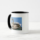 Deckel eines Alabasterglases verziert mit einem Tasse (Vorderseite Links)