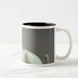 Deckel eines Unguentglases in Form eines Zweifarbige Tasse