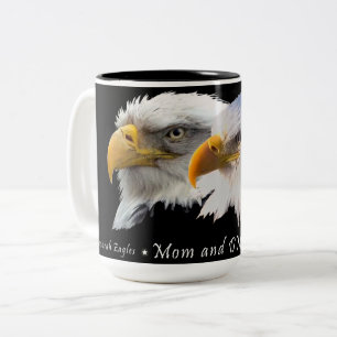 Decorah-Adler: Mama und DM2 Zweifarbige Tasse
