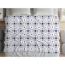 Decorative geometric patterned on white background fleecedecke