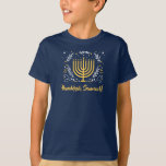 Decorative Menorah Hanukkah T-Shirt<br><div class="desc">Feiern Sie das Festival der Lichter mit diesem dekorativen Hanukkah-T - Shirt mit einer vergoldeten Menorah,  umgeben von Blätter,  Sternen und Wirbel. Fügen Sie Ihre eigene Nachricht in hellgelb darunter hinzu. Ideal für diese acht verrückten Tage und Nächte! Verfügbar mit passenden Produkten.</div>