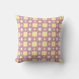 decorative pillow featuring a geometric pattern kissen