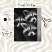 Decoupage 3 Raccoons Peeking Out Barn Door Seidenpapier