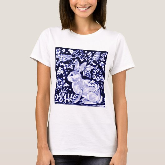 Dedham Blue Rabbit, Classic Blue & White Design T-Shirt (Vorderseite)
