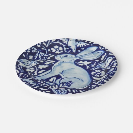 Dedham Cobalt Blue White Rabbit Garden Paper Plate Pappteller (Schrägansicht)
