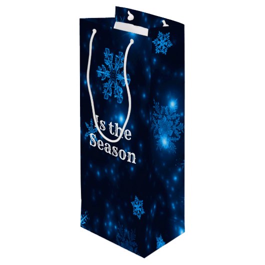 Deep Blue & Bright Schneeflocken lassen es Schnee Geschenktüte Für Weinflaschen (Rückseite Schrägansicht)