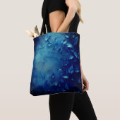 Deep Blue Decorative Leaves Tasche (Von Nahem)