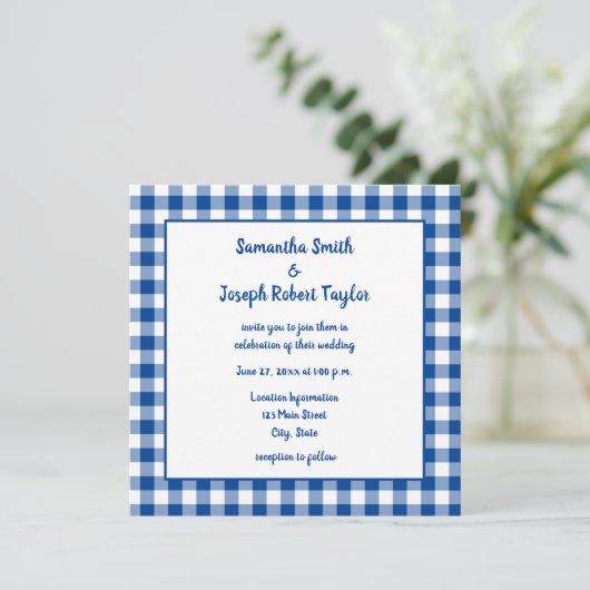Deep Blue Gingham Country Wedding Einladung (Stehend Vorderseite)