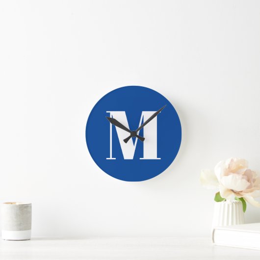 Deep Blue Initial Letter Monogram Modern Stilvoll Runde Wanduhr (Zuhause)